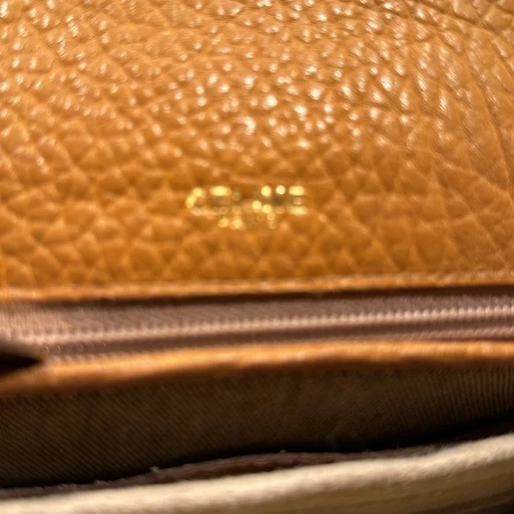 🌺👜 SALE‼️ ❤️‍🔥VERY VINTAGE AND RARE CELINE LEATHER BAG. 👜👜👜❤️‍🔥 - Picture 9 of 14